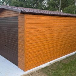 Garaż blaszany dwuspadowy drewnopodobny 4 x 5,6 z bramą uchylną orzech - obrazek 2