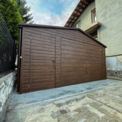 Garaż dwuspadowy 5 x 11 jednostanowiskowy drewnopodobny orzech