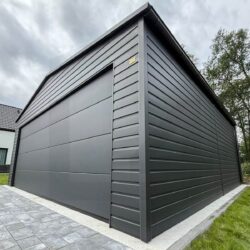 Garaż blaszany z bramą segmentową dwuspadowy 6m x 6m Grafit - obrazek 3