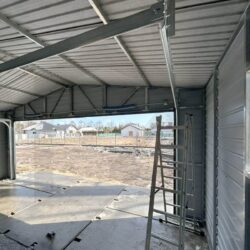 Garaż blaszany z bramą segmentową dwuspadowy 6m x 6m Grafit - obrazek 6