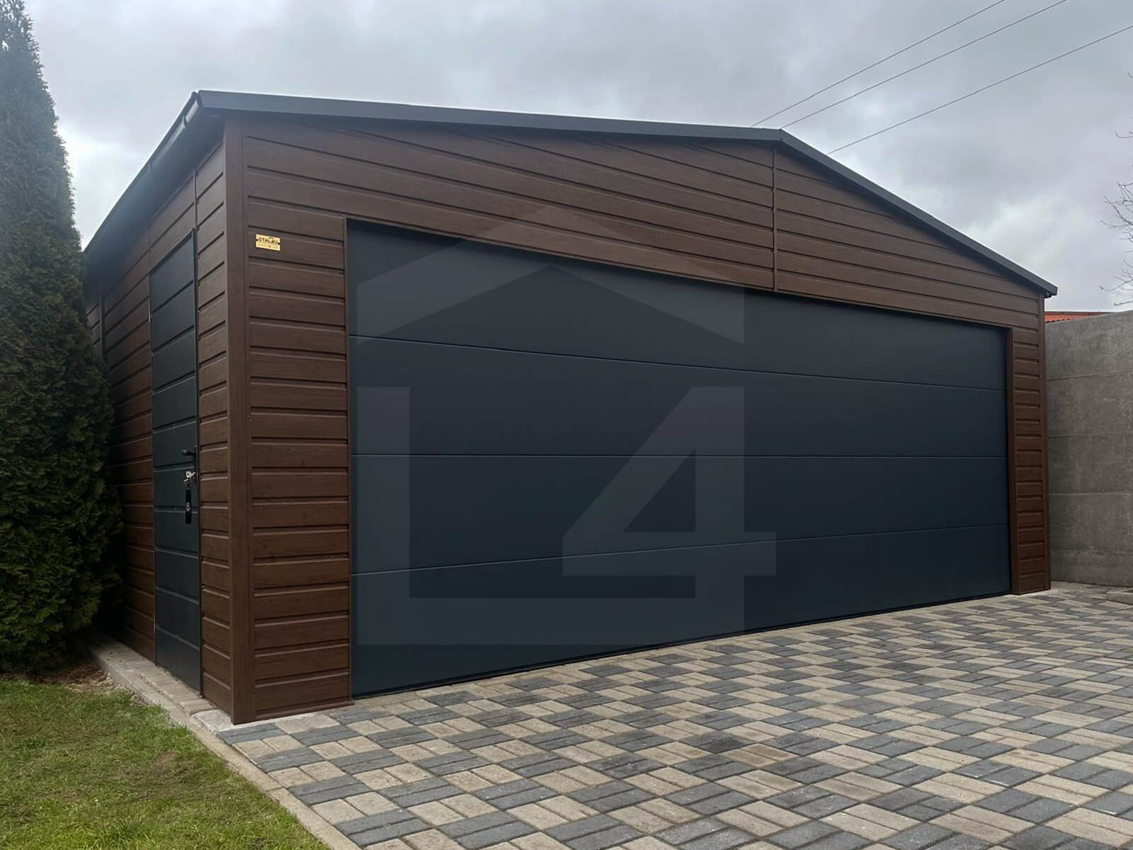 Garaż blaszany Orzech 6m x 5,8m z bramą segmentową