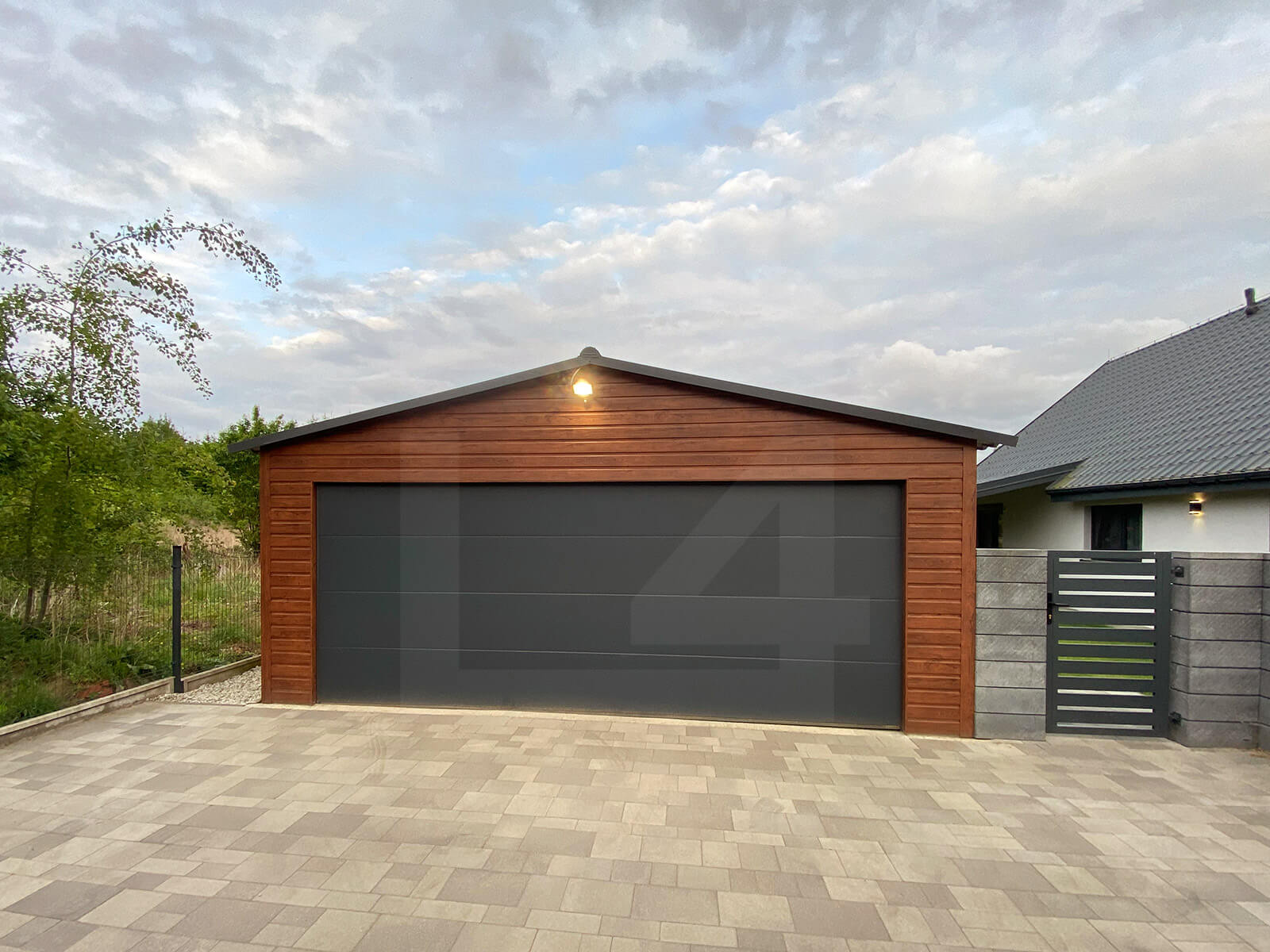 Garaż dwuspadowy Orzech Premium 6m x 6m brama segmentowa