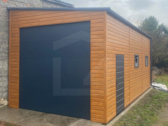 Garaż blaszany jednospadowy 4 m x 8 m Multigloss z bramą segmentową Grafit 3 m x 3 m